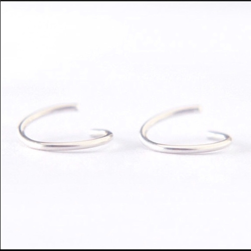 ❌❌SOLD❌❌🆕2-Seamless Sleeper Hoops - Picture 3 of 10